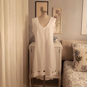Chic White Sleeveless Midi Dress